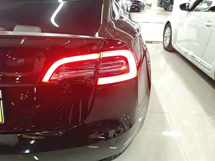 Фото 8 - Tesla Model 3