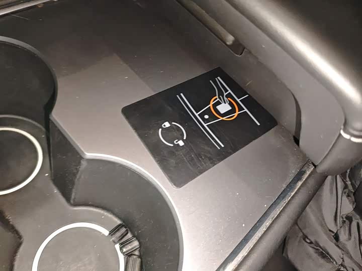 Фото 9 - Tesla Model 3