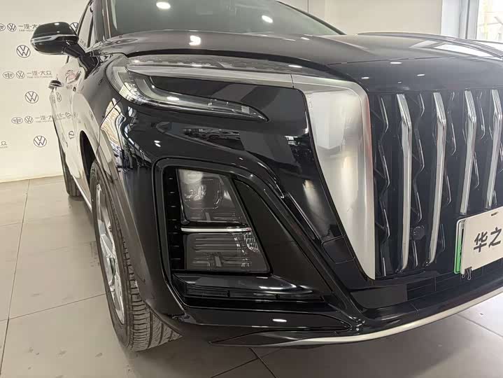 Фото 12 - Hongqi HS3