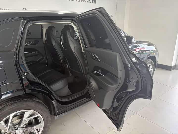 Фото 9 - Hongqi HS3