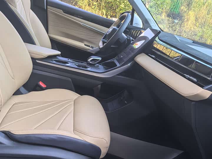 Фото 7 - Geely Atlas L