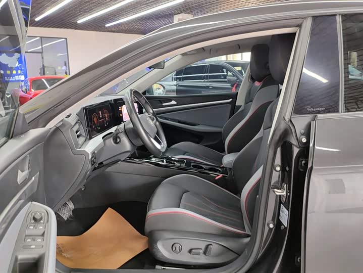 Фото 9 - Volkswagen Lamando L