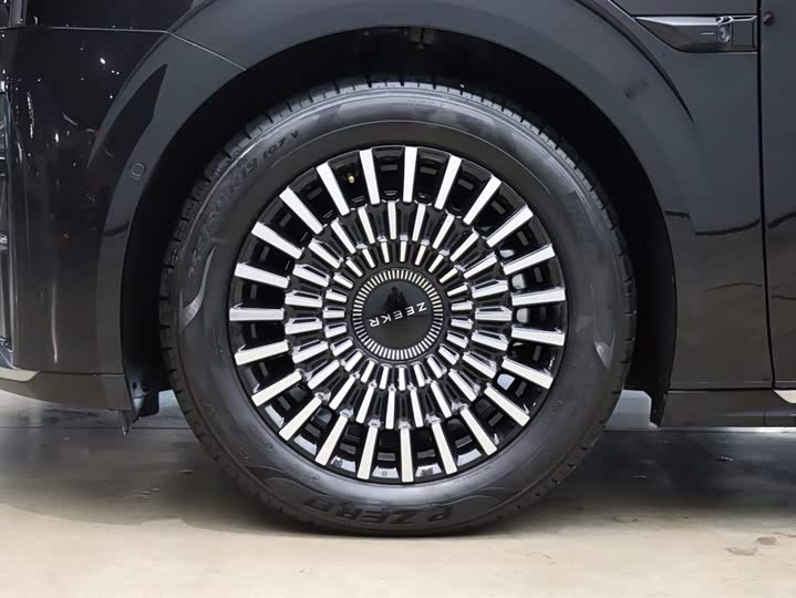 Фото 27 - Zeekr 009