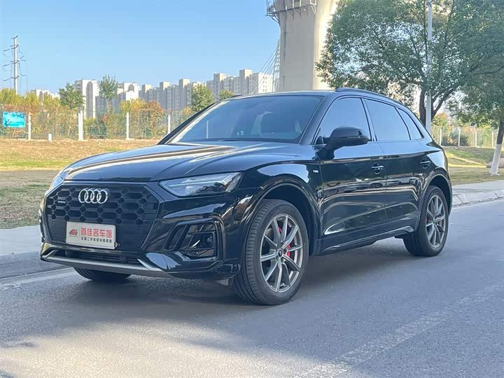 Фото 1 - Audi Q5L