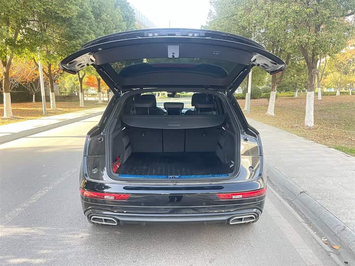 Фото 10 - Audi Q5L