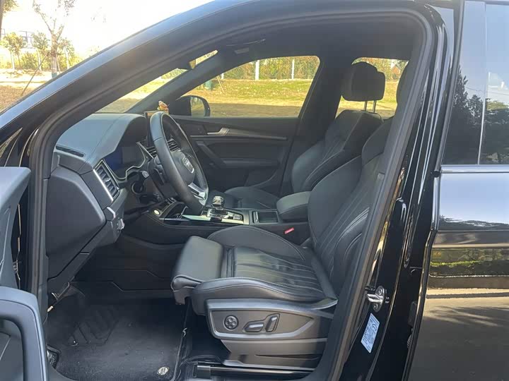 Фото 14 - Audi Q5L