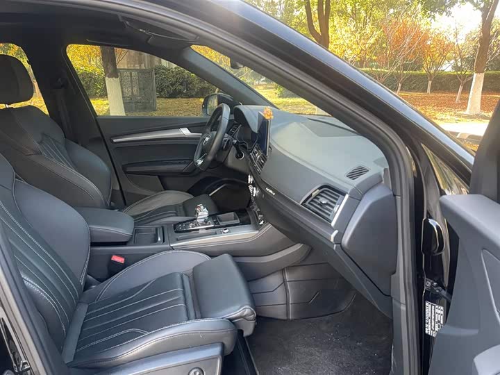 Фото 16 - Audi Q5L