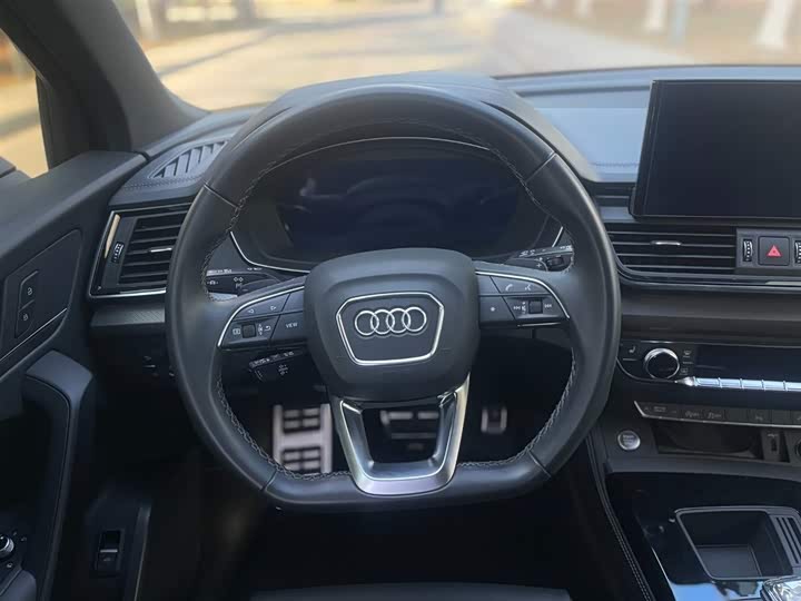 Фото 18 - Audi Q5L