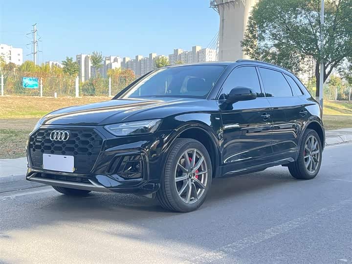 Фото 2 - Audi Q5L