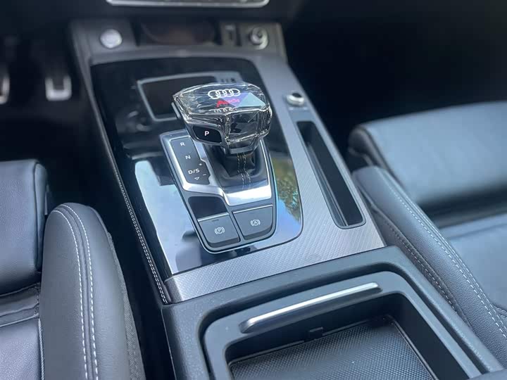 Фото 20 - Audi Q5L