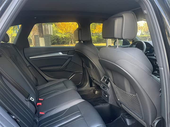 Фото 21 - Audi Q5L