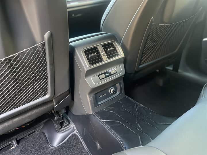 Фото 22 - Audi Q5L