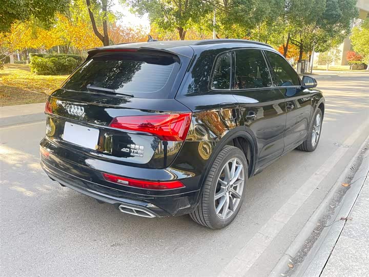 Фото 7 - Audi Q5L