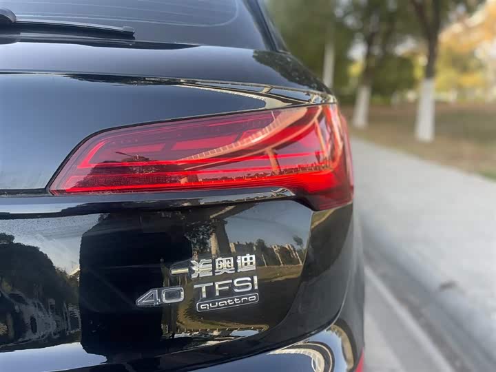 Фото 8 - Audi Q5L