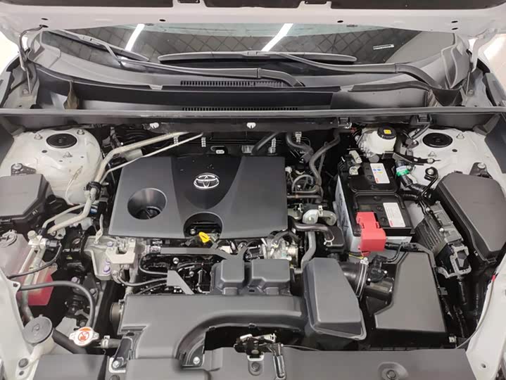 Фото 10 - Toyota RAV4