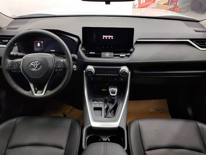 Фото 12 - Toyota RAV4