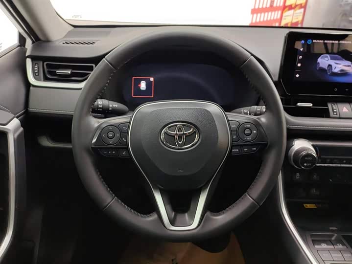 Фото 15 - Toyota RAV4