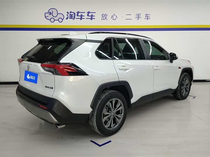 Фото 3 - Toyota RAV4