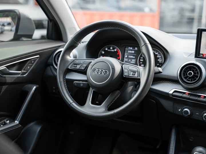 Фото 12 - Audi Q2L