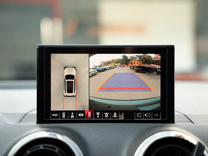 Фото 13 - Audi Q2L