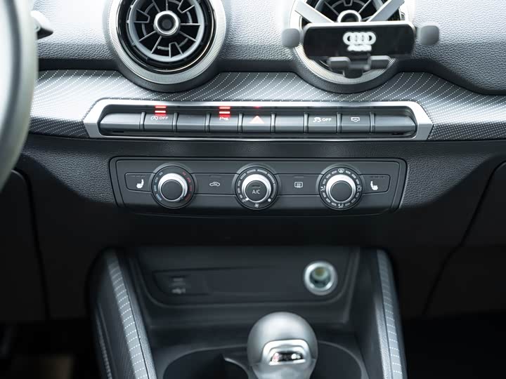 Фото 14 - Audi Q2L