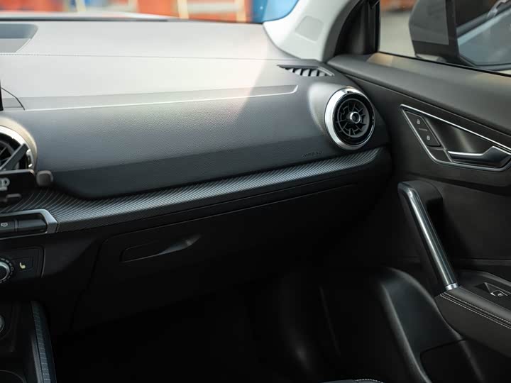 Фото 15 - Audi Q2L