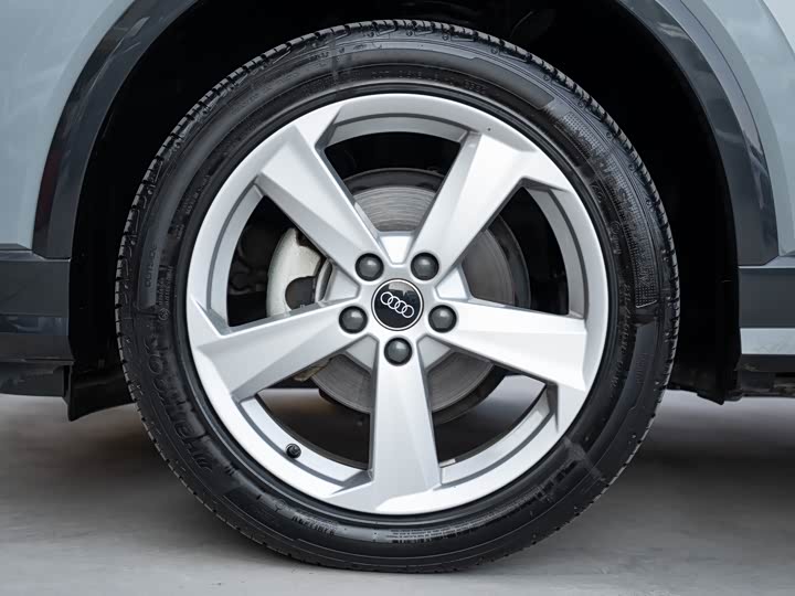 Фото 18 - Audi Q2L