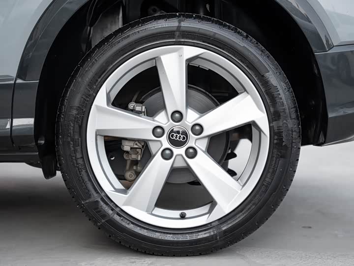 Фото 19 - Audi Q2L