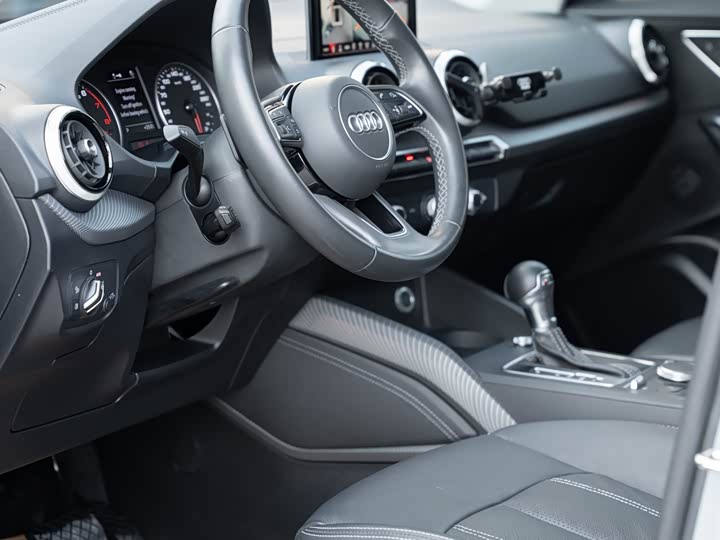 Фото 22 - Audi Q2L