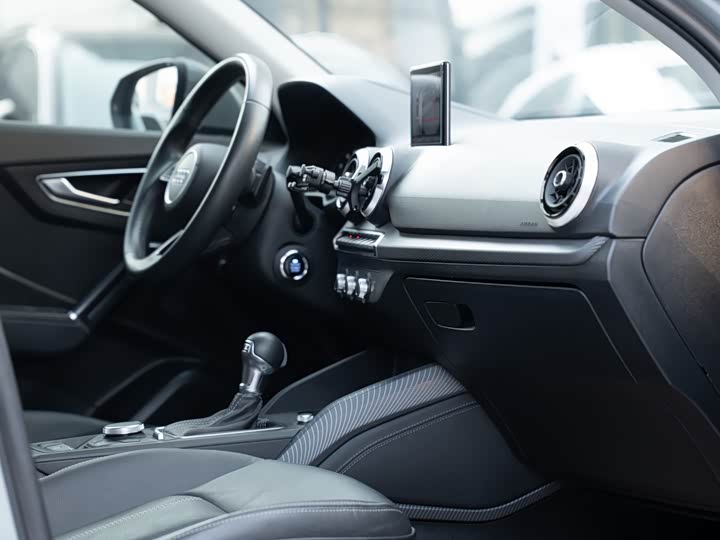 Фото 25 - Audi Q2L