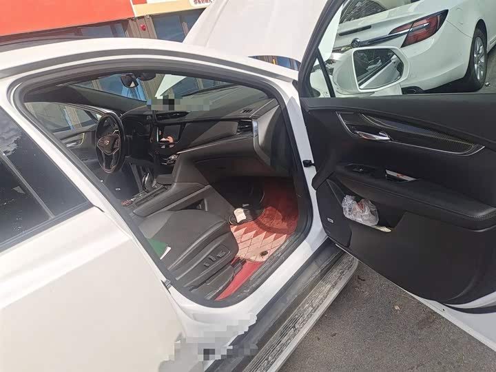 Фото 20 - Cadillac XT5