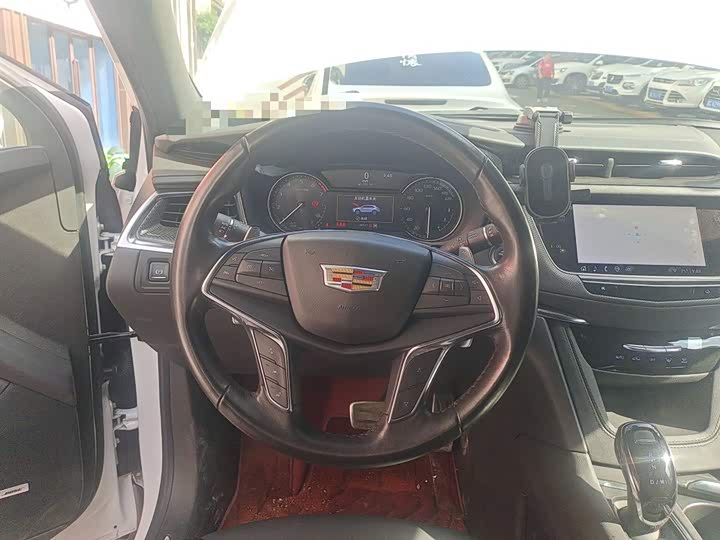 Фото 3 - Cadillac XT5