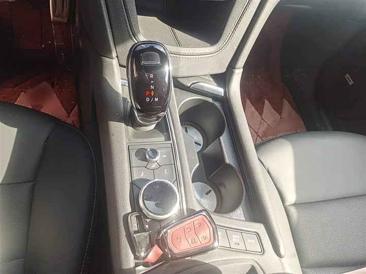 Фото 7 - Cadillac XT5