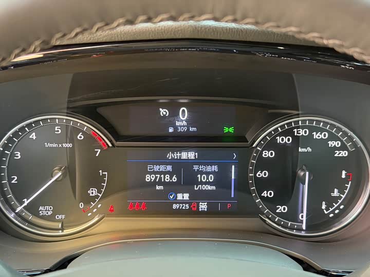 Фото 12 - Cadillac XT6