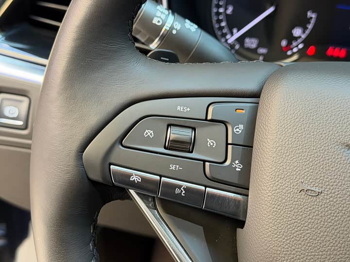 Фото 14 - Cadillac XT6