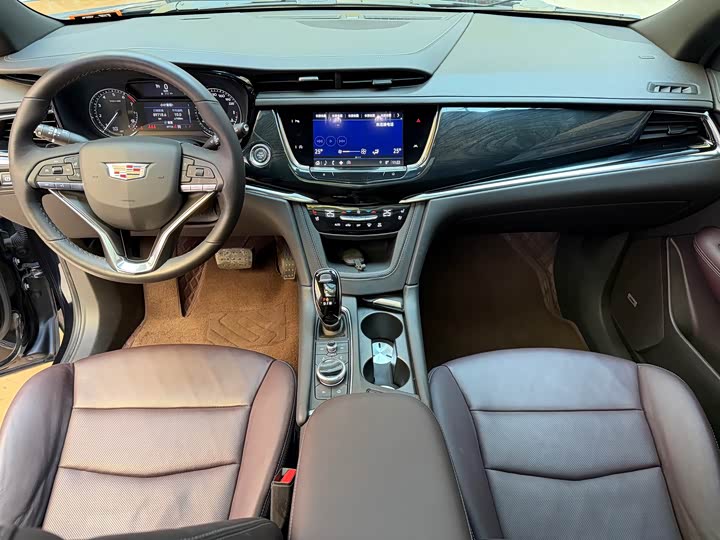 Фото 15 - Cadillac XT6