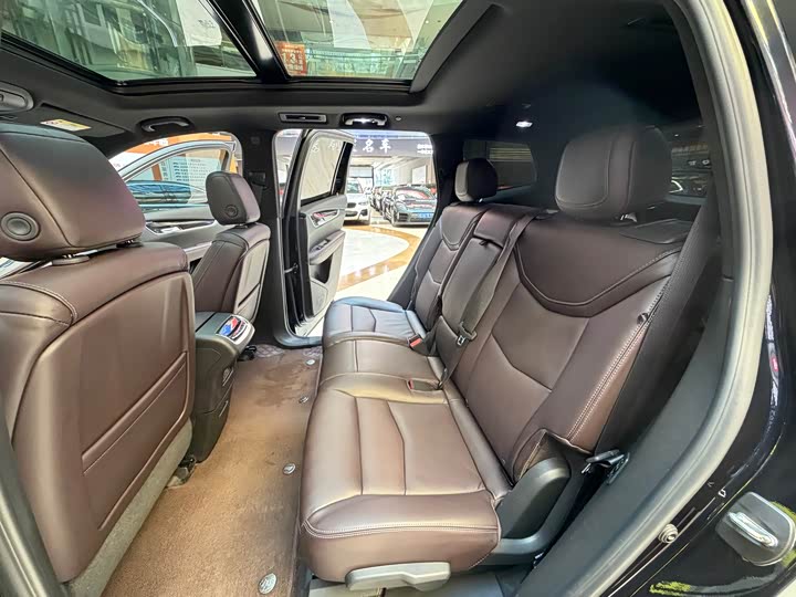 Фото 23 - Cadillac XT6