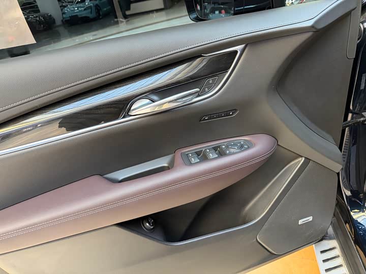 Фото 8 - Cadillac XT6