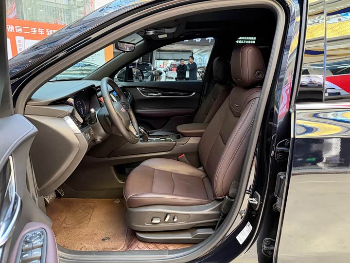 Фото 9 - Cadillac XT6