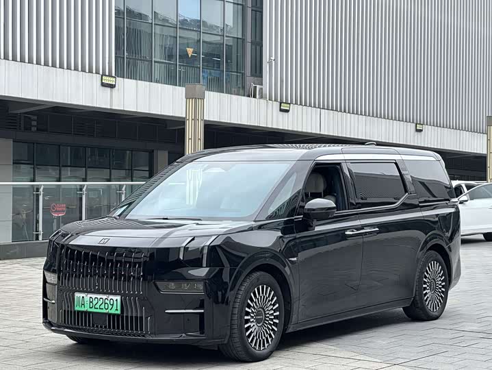 Фото 1 - Zeekr 009