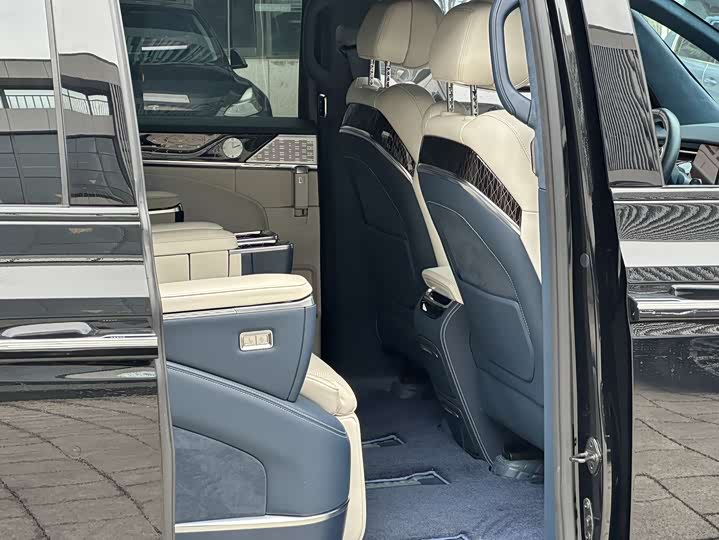 Фото 13 - Zeekr 009