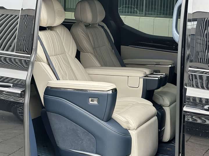 Фото 14 - Zeekr 009