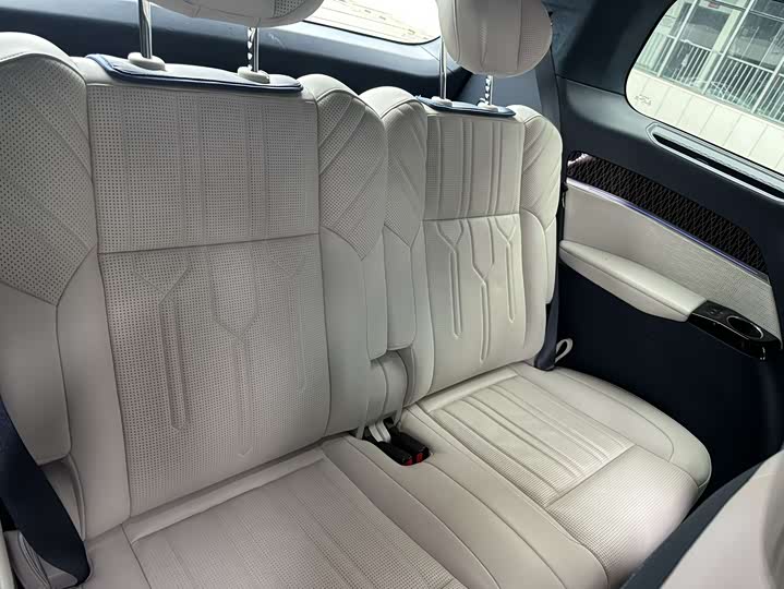 Фото 15 - Zeekr 009