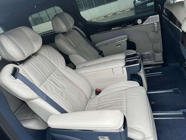 Фото 16 - Zeekr 009