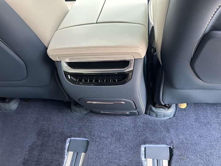 Фото 18 - Zeekr 009