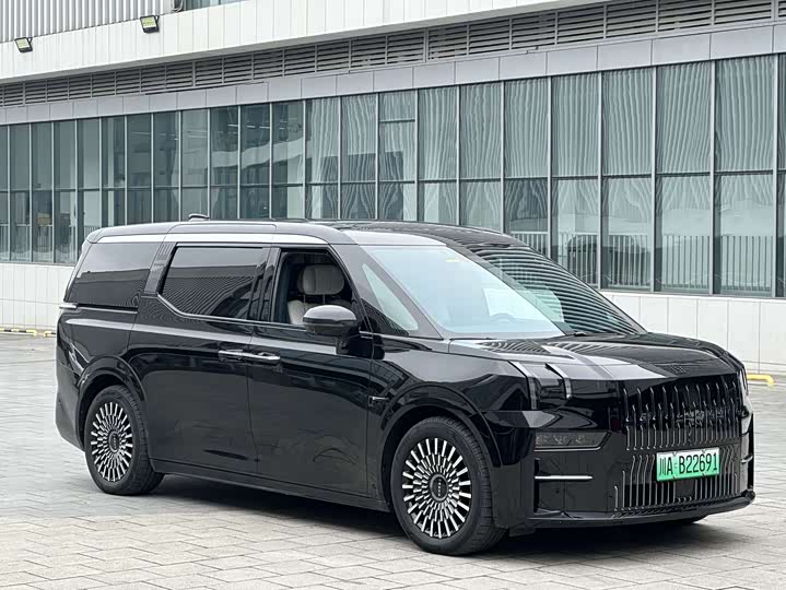 Фото 2 - Zeekr 009