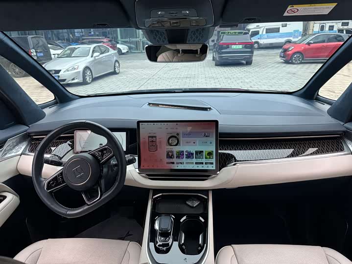 Фото 20 - Zeekr 009