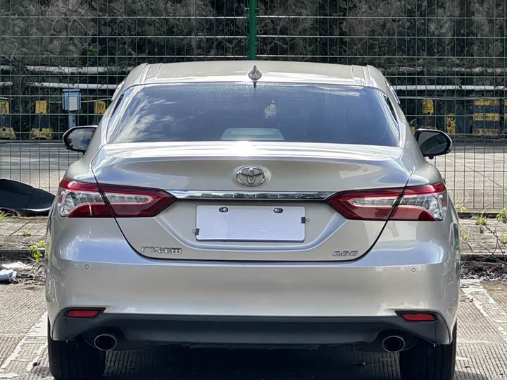 Фото 14 - Toyota Camry