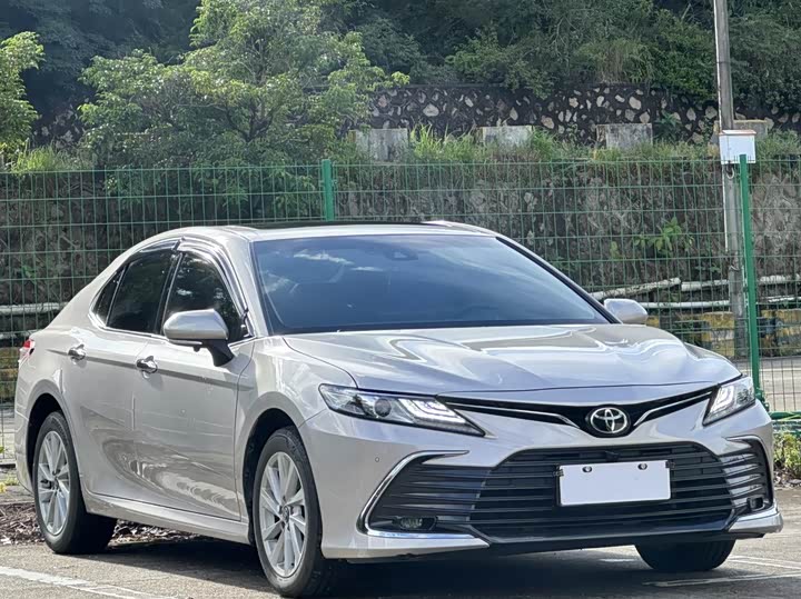 Фото 3 - Toyota Camry