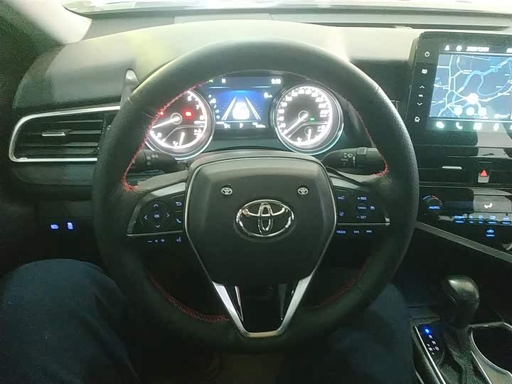 Фото 11 - Toyota Camry